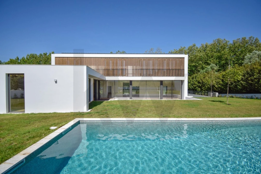 Moradia T5 para Arrendamento em Barcarena Foto 1