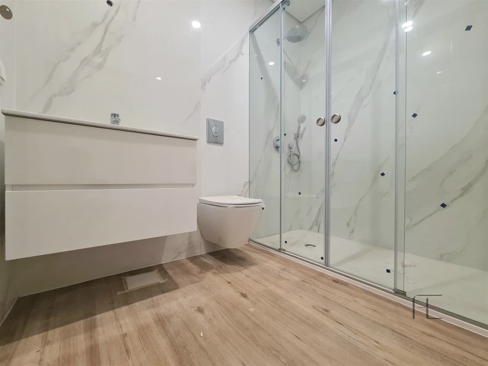 Apartamento T2 para Arrendamento em Espinho Foto 13