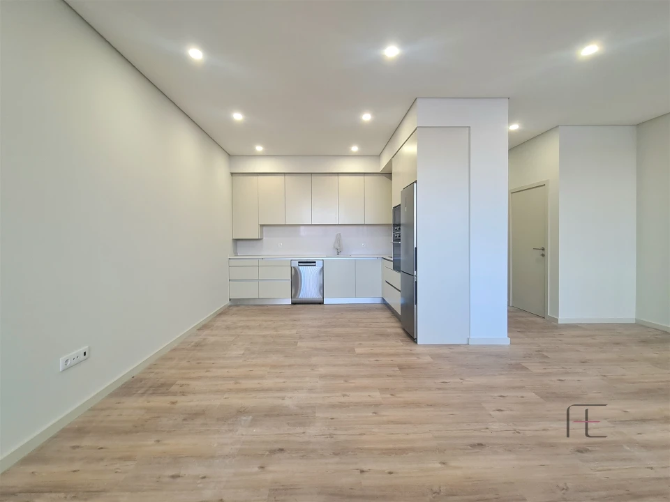 Apartamento T2 para Arrendamento em Espinho Foto 2