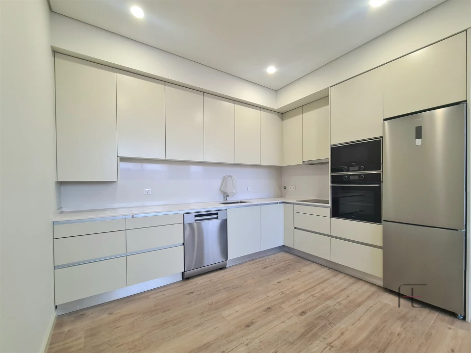 Apartamento T2 para Arrendamento em Espinho Foto 3