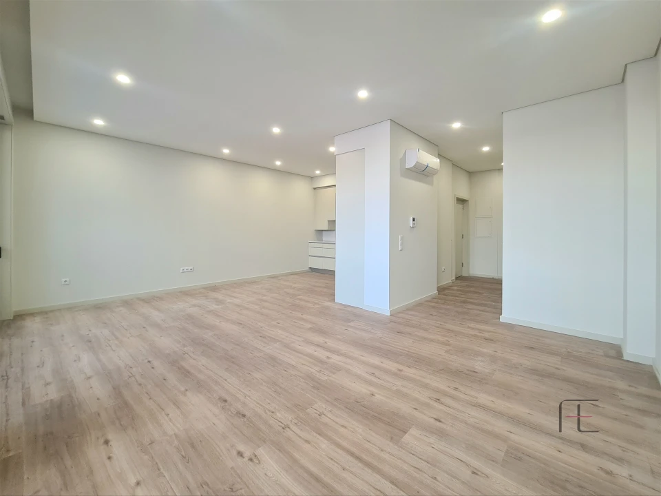 Apartamento T2 para Arrendamento em Espinho Foto 5