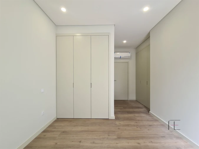 Apartamento T2 para Arrendamento em Espinho Foto 9