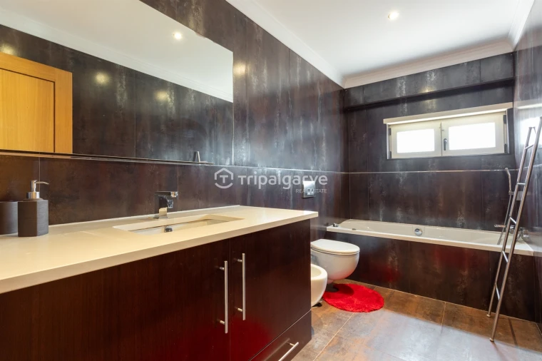 Moradia T4 para Venda em Albufeira e Olhos de Água Foto 35