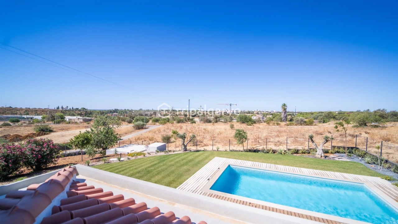 Moradia T5 para Venda em Quarteira Foto 2