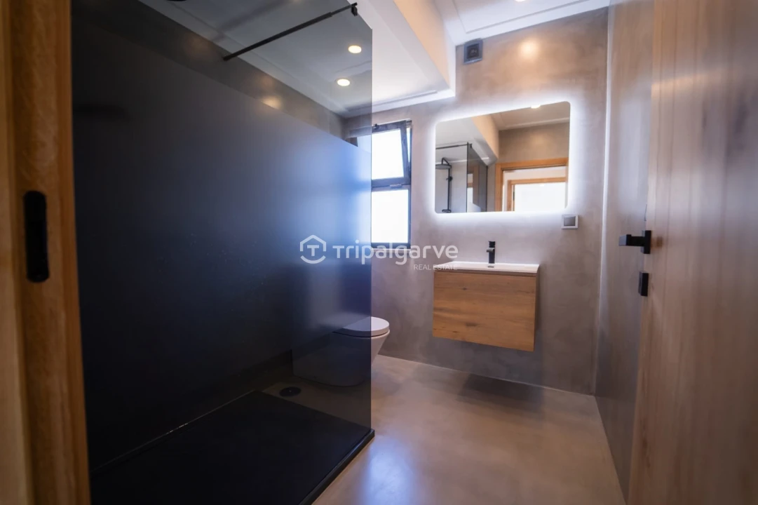 Moradia T5 para Venda em Quarteira Foto 9