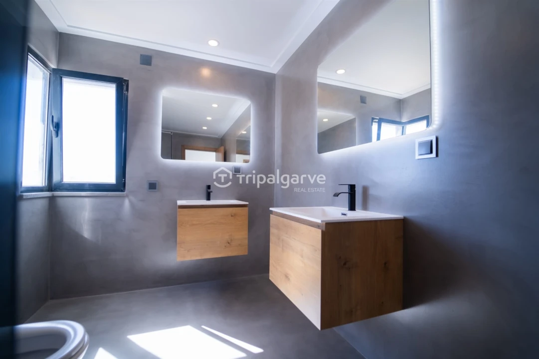 Moradia T5 para Venda em Quarteira Foto 39