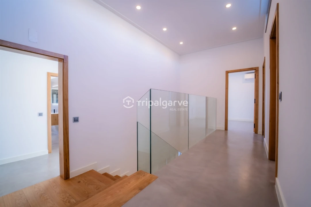 Moradia T5 para Venda em Quarteira Foto 4