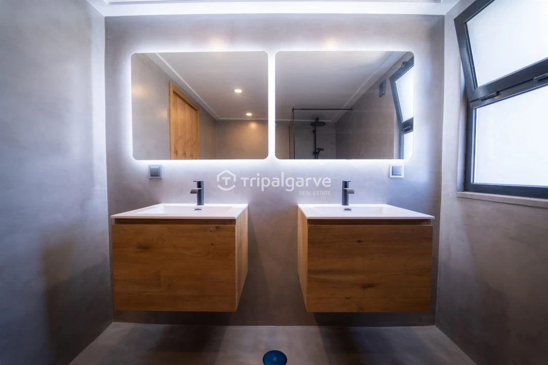 Moradia T5 para Venda em Quarteira Foto 41