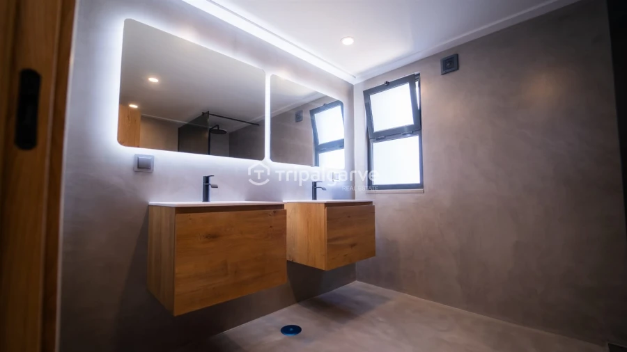 Moradia T5 para Venda em Quarteira Foto 32