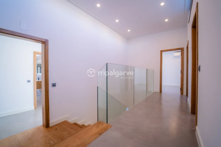 Moradia T5 para Venda em Quarteira Foto 4