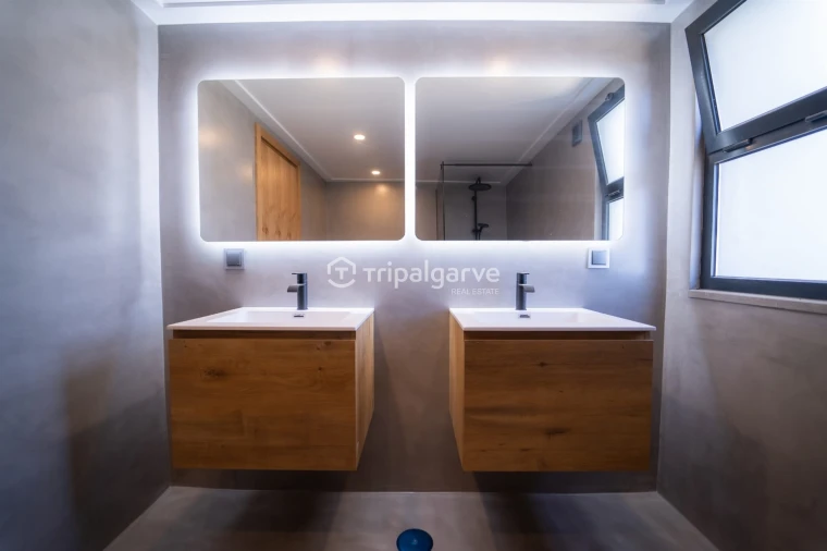 Moradia T5 para Venda em Quarteira Foto 41