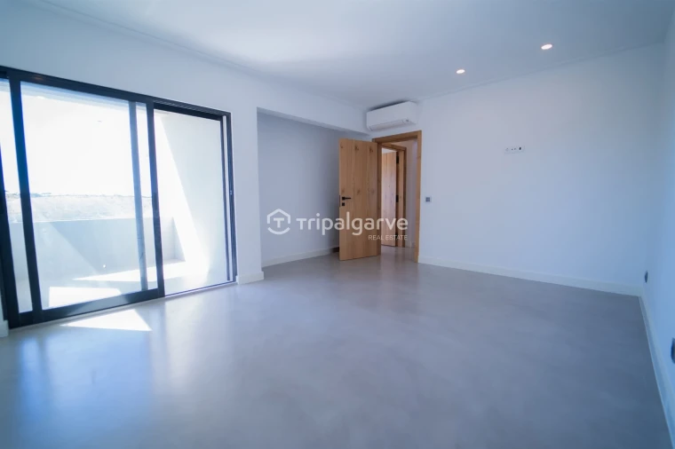 Moradia T5 para Venda em Quarteira Foto 14