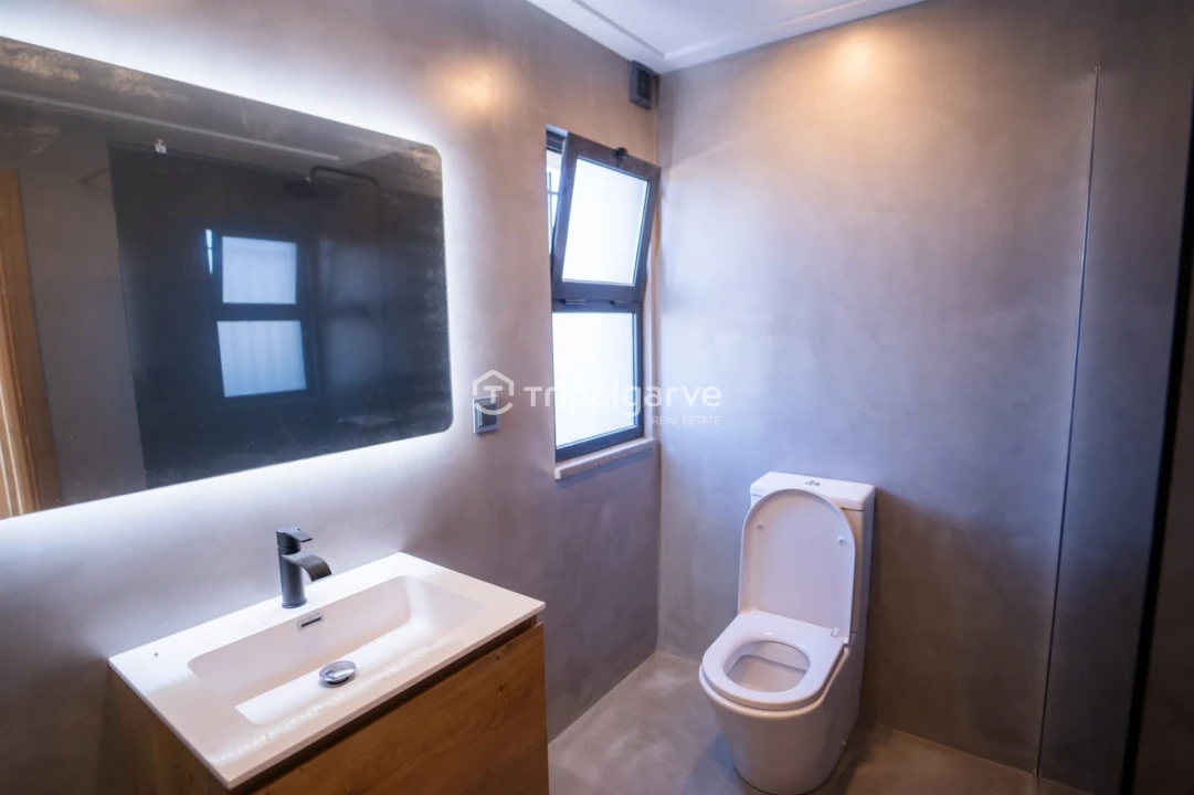 Moradia T5 para Venda em Quarteira Foto 10