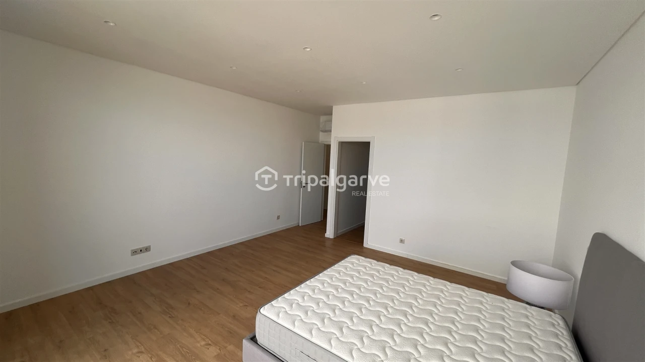 Moradia T4 para Venda em Albufeira e Olhos de Água Foto 14