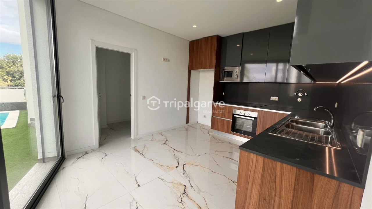 Moradia T4 para Venda em Albufeira e Olhos de Água Foto 2