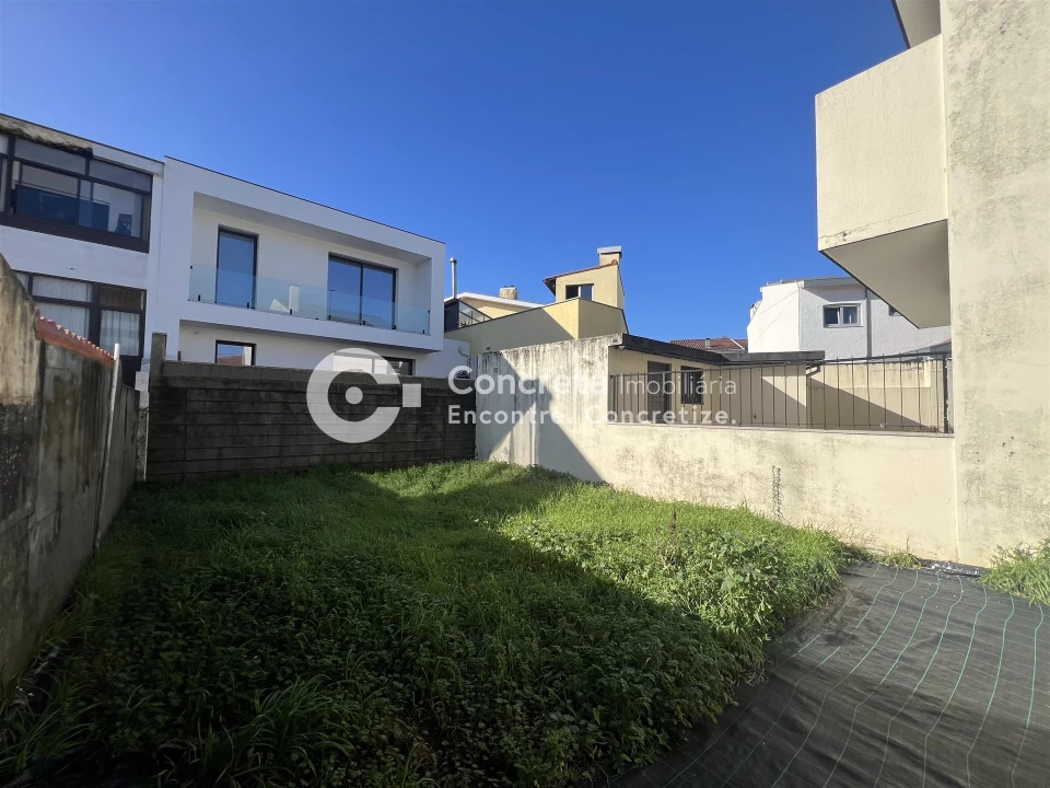 Terreno para Venda em Arcozelo Foto 3