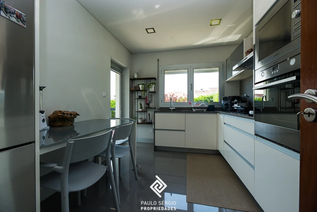 Moradia T3 para Venda em Fermentões Foto 9