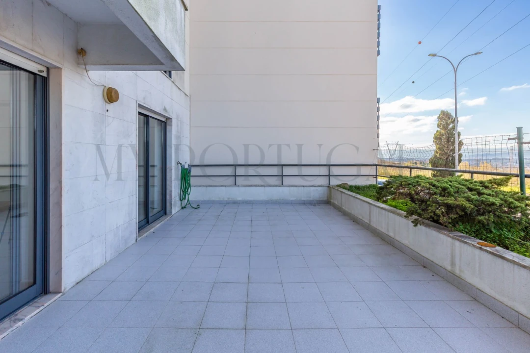 Apartamento T2 para Arrendamento em Mina de Água Foto 5