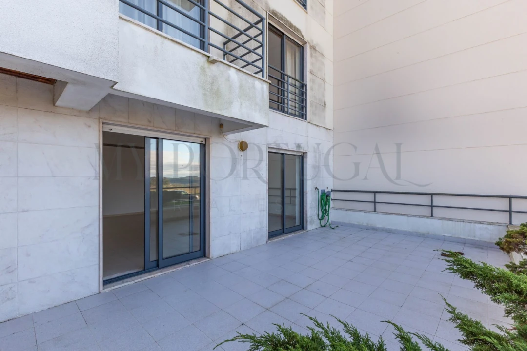 Apartamento T2 para Arrendamento em Mina de Água Foto 7