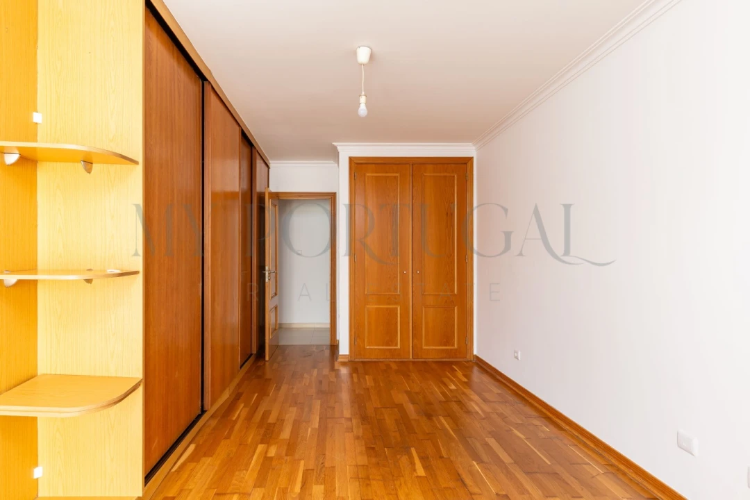 Apartamento T2 para Arrendamento em Mina de Água Foto 15