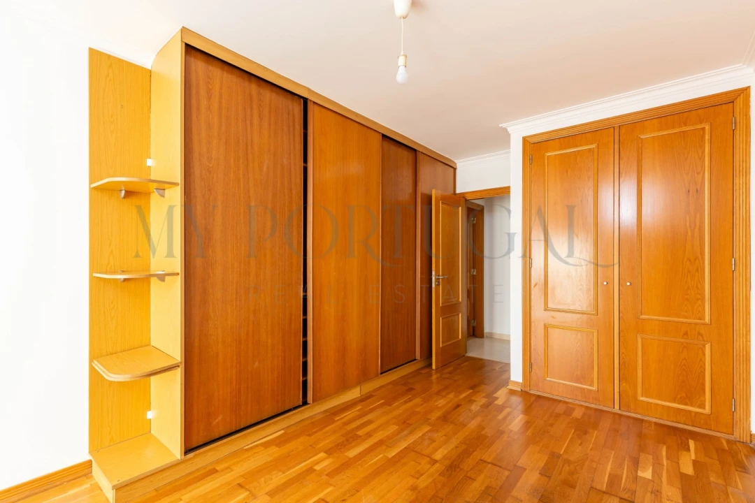 Apartamento T2 para Arrendamento em Mina de Água Foto 16