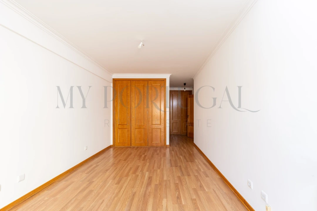 Apartamento T2 para Arrendamento em Mina de Água Foto 21