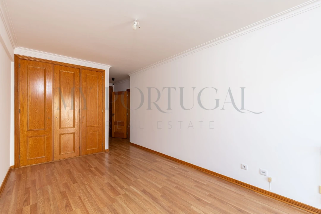 Apartamento T2 para Arrendamento em Mina de Água Foto 22