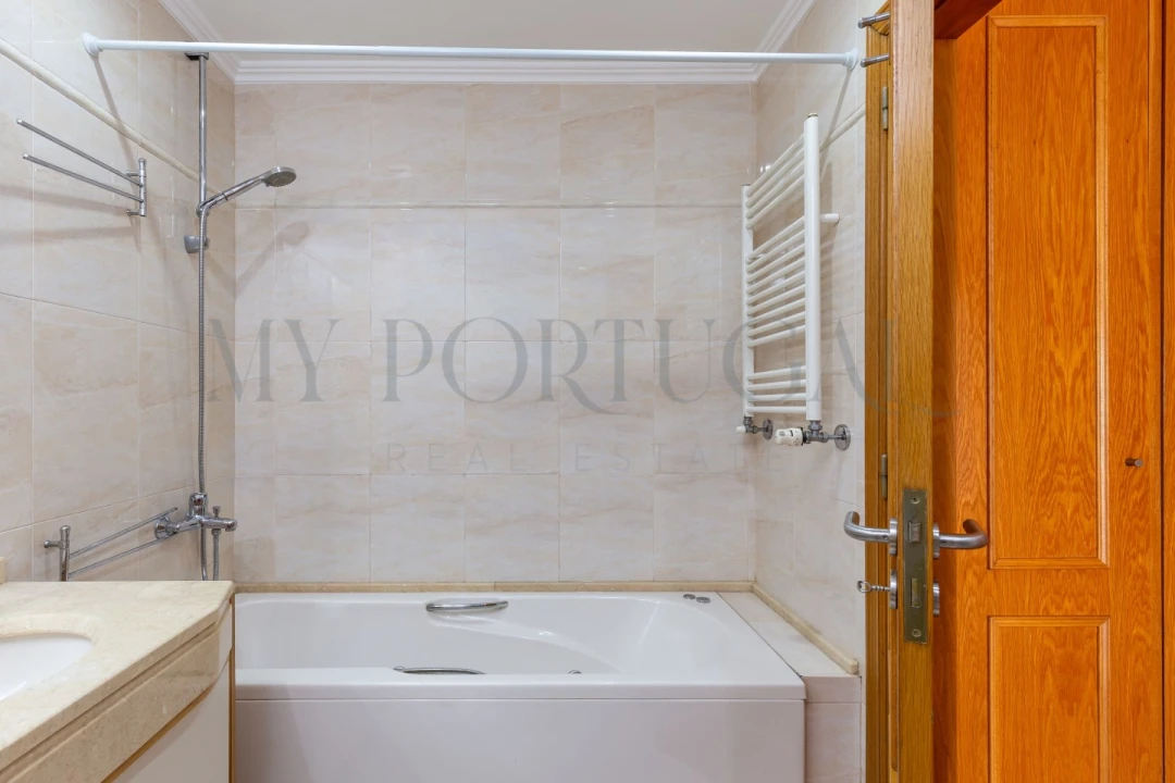 Apartamento T2 para Arrendamento em Mina de Água Foto 24