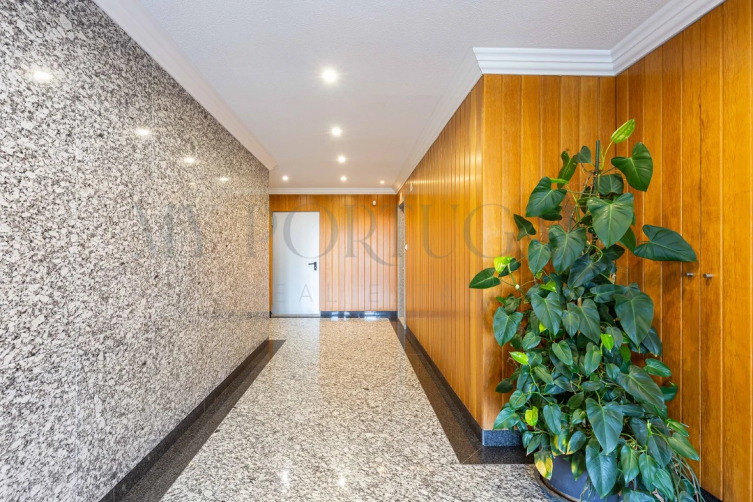 Apartamento T2 para Arrendamento em Mina de Água Foto 25