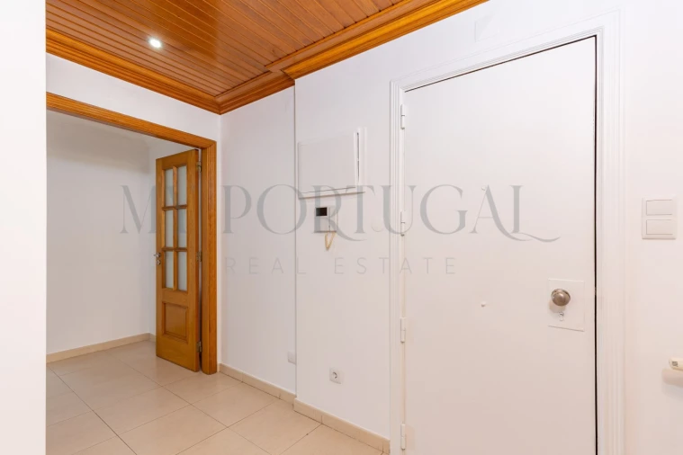 Apartamento T2 para Arrendamento em Mina de Água Foto 9