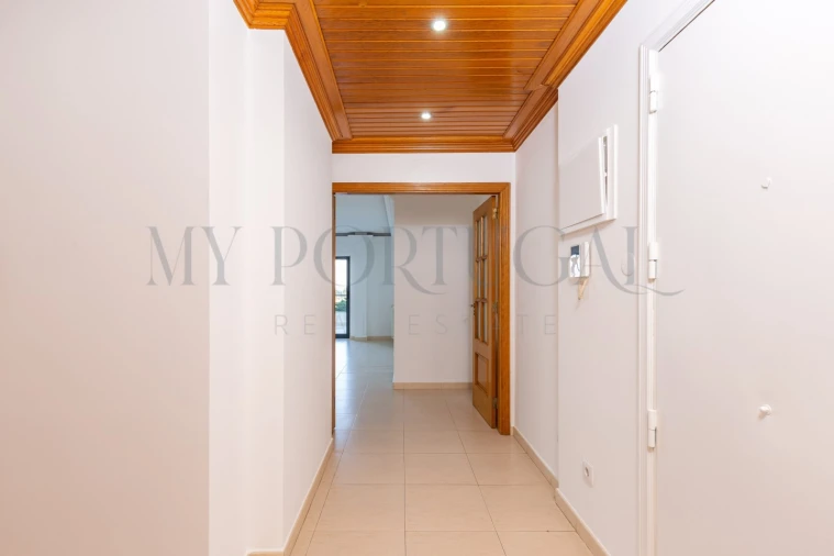Apartamento T2 para Arrendamento em Mina de Água Foto 10