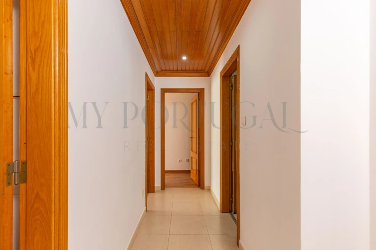 Apartamento T2 para Arrendamento em Mina de Água Foto 11