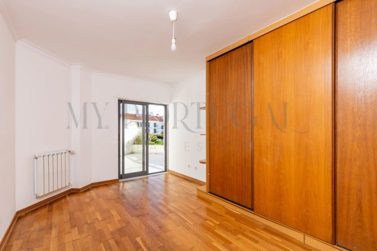 Apartamento T2 para Arrendamento em Mina de Água Foto 14