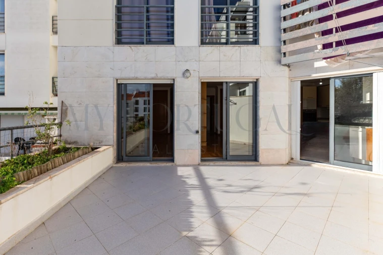 Apartamento T2 para Arrendamento em Mina de Água Foto 18