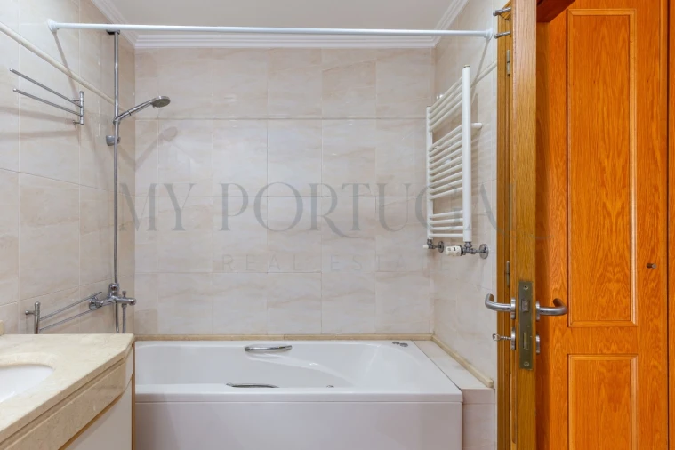 Apartamento T2 para Arrendamento em Mina de Água Foto 24