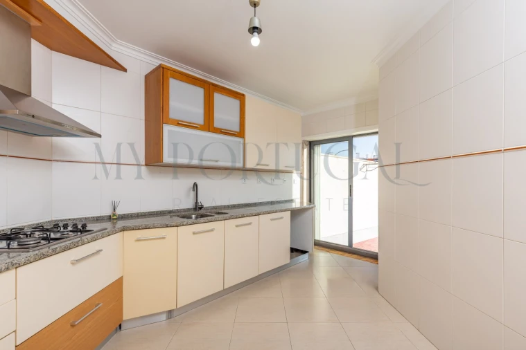 Apartamento T2 para Arrendamento em Mina de Água Foto 28