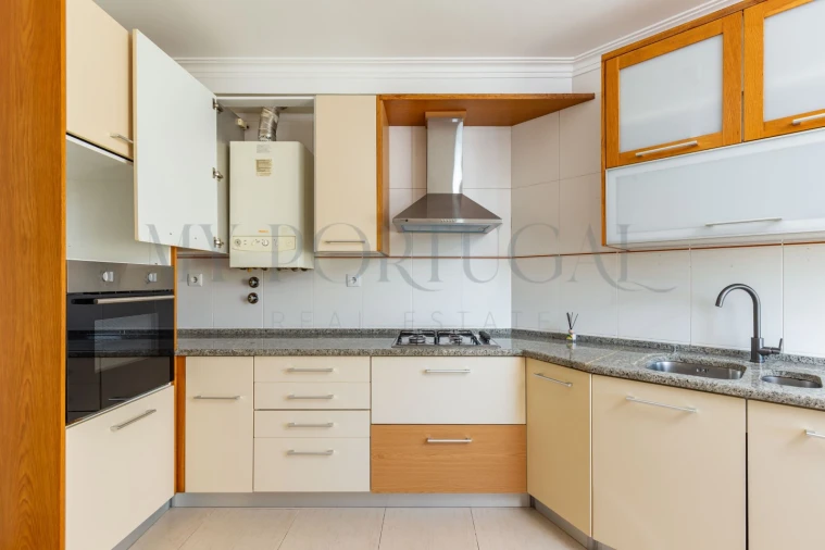 Apartamento T2 para Arrendamento em Mina de Água Foto 29
