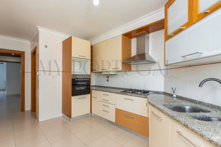 Apartamento T2 para Arrendamento em Mina de Água Foto 31