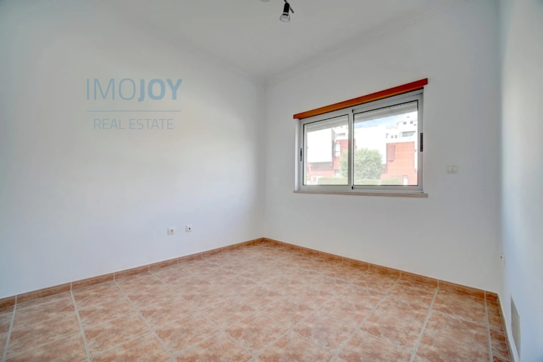 Moradia T5 para Venda em Corroios Foto 7