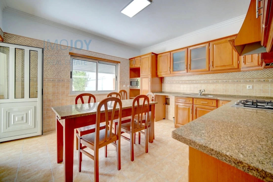 Moradia T5 para Venda em Corroios Foto 8