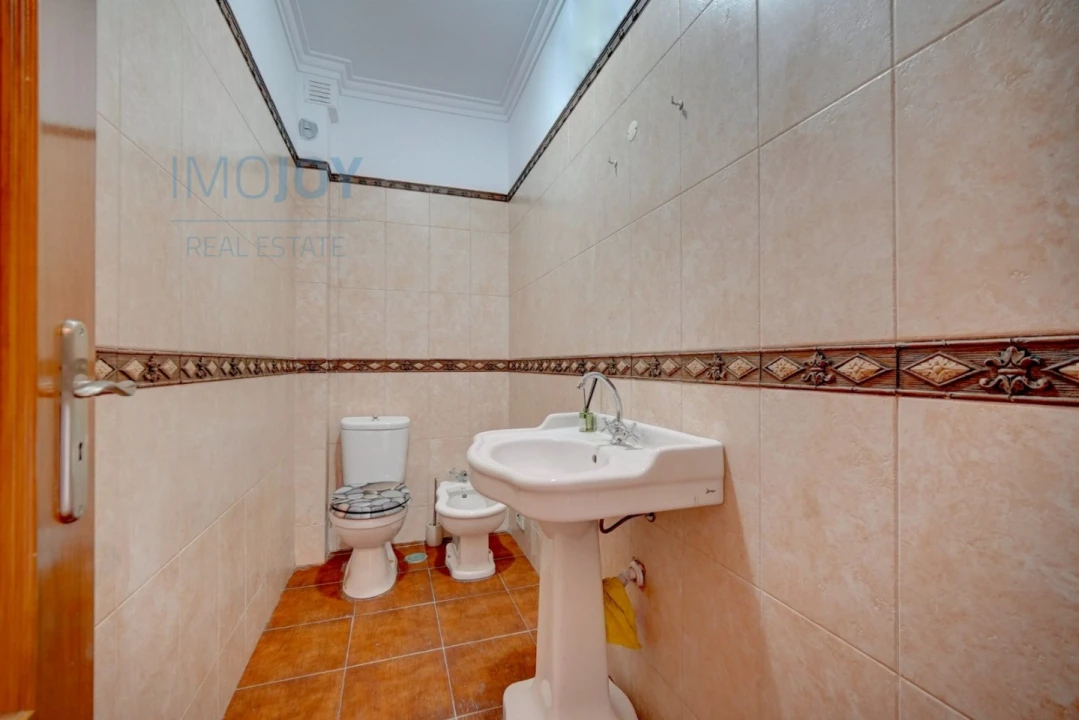 Moradia T5 para Venda em Corroios Foto 17