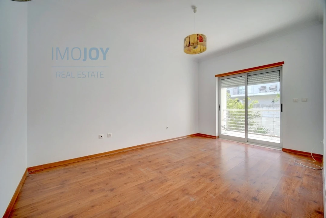 Moradia T5 para Venda em Corroios Foto 22