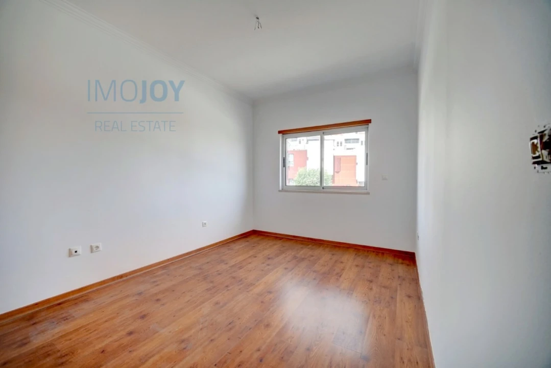 Moradia T5 para Venda em Corroios Foto 26