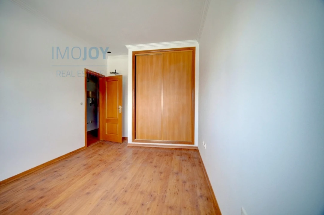 Moradia T5 para Venda em Corroios Foto 27