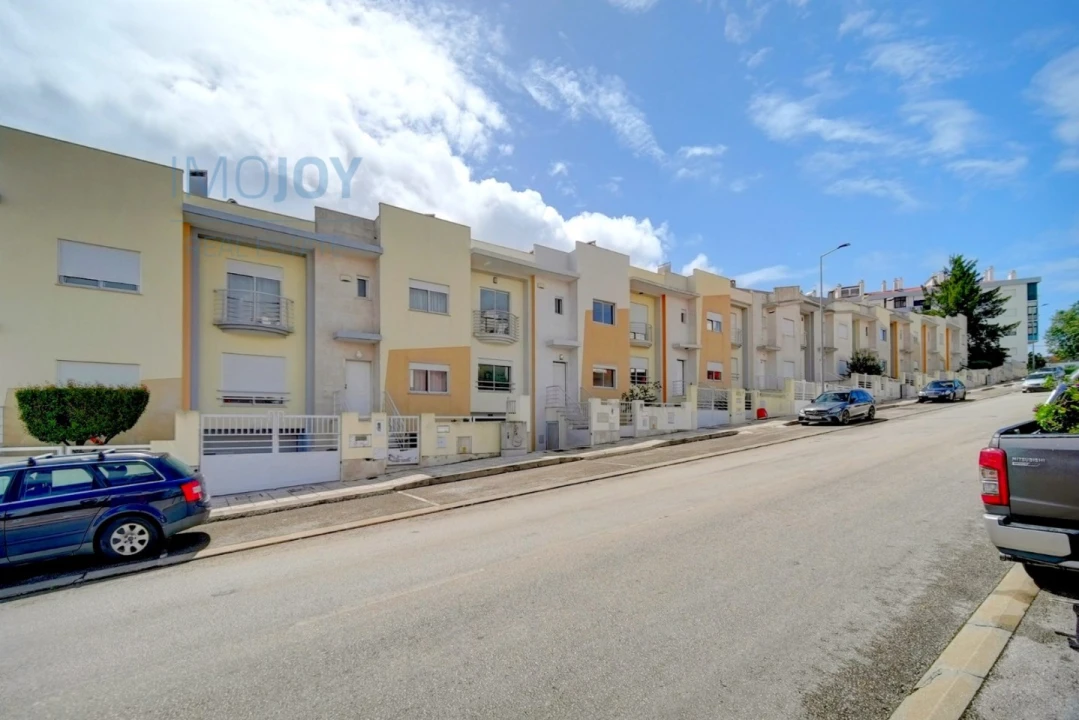 Moradia T5 para Venda em Corroios Foto 35