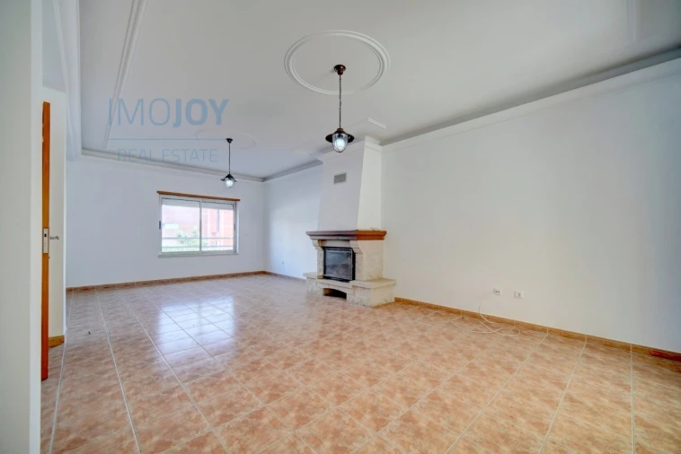 Moradia T5 para Venda em Corroios Foto 5