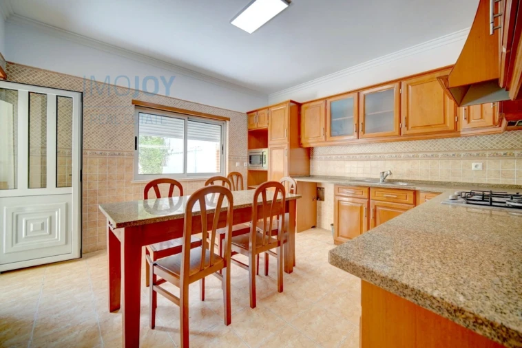 Moradia T5 para Venda em Corroios Foto 8