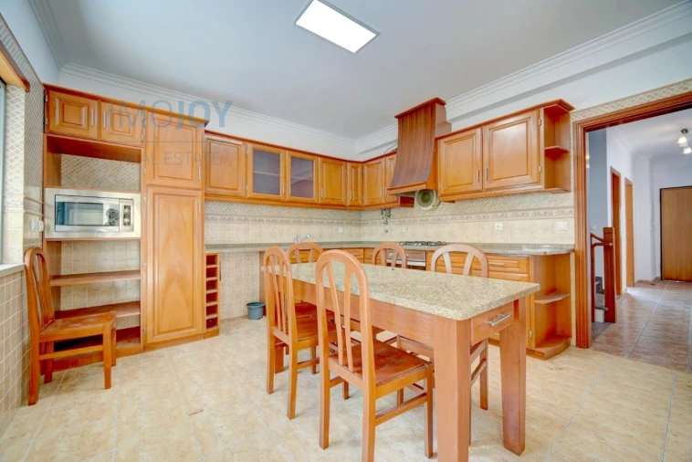 Moradia T5 para Venda em Corroios Foto 9