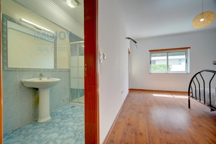 Moradia T5 para Venda em Corroios Foto 18