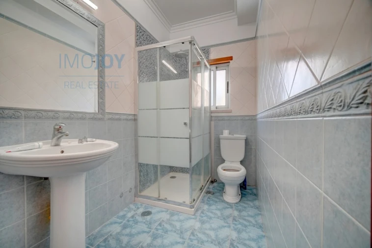 Moradia T5 para Venda em Corroios Foto 19